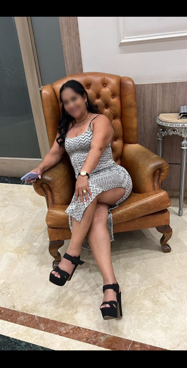 COLOMBIANA CON BUENAS CURVAS EN JAÉN