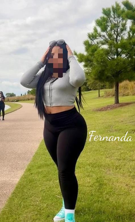 Fernanda jovencita estudiante nueva en la isla