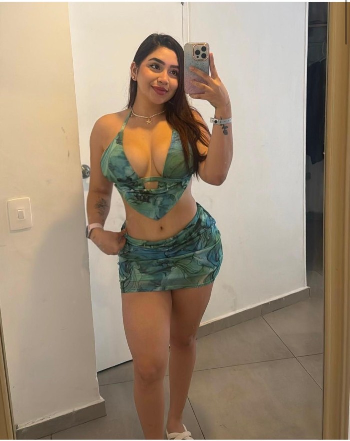 Sexy jovencita latina. Con juguetes full morbosa