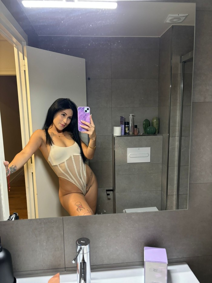 Colombiana jovencita muy vip