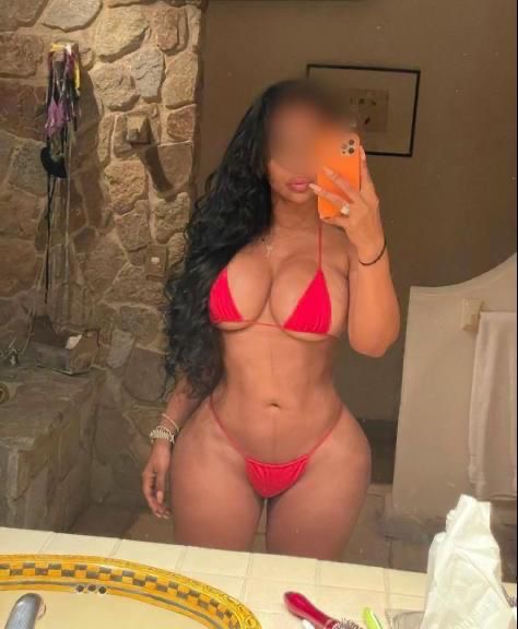 Muy guarra y sensual colombiana llena de placer