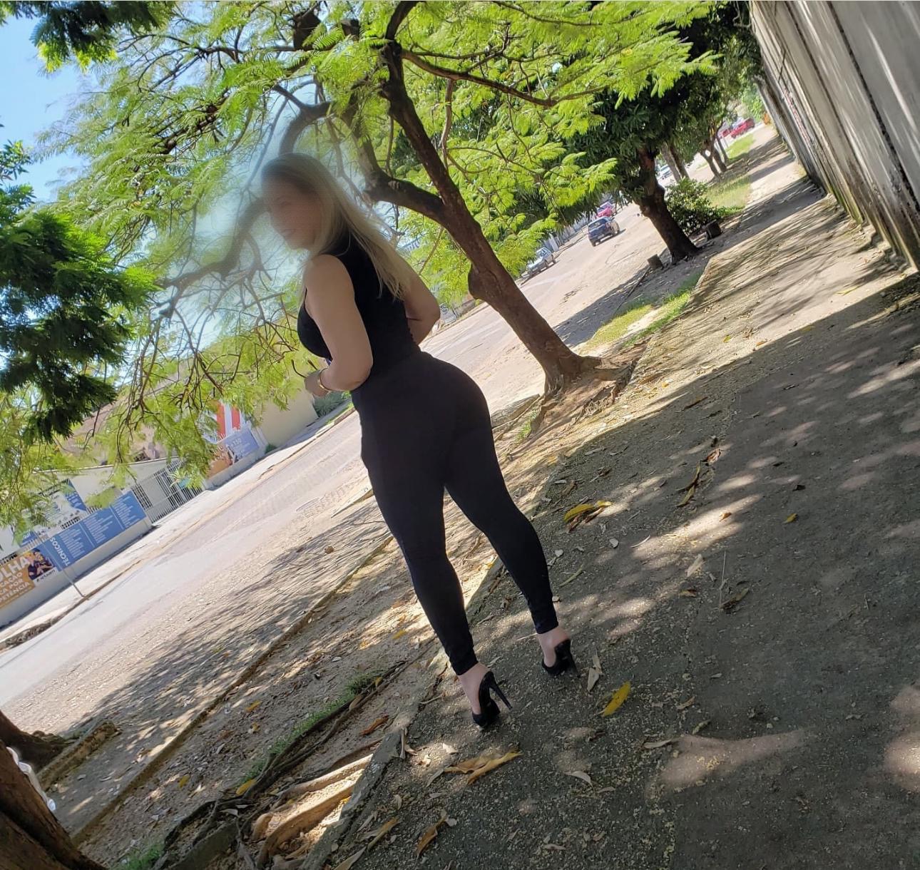 Rubia elegante colombiana  , atencion vip –