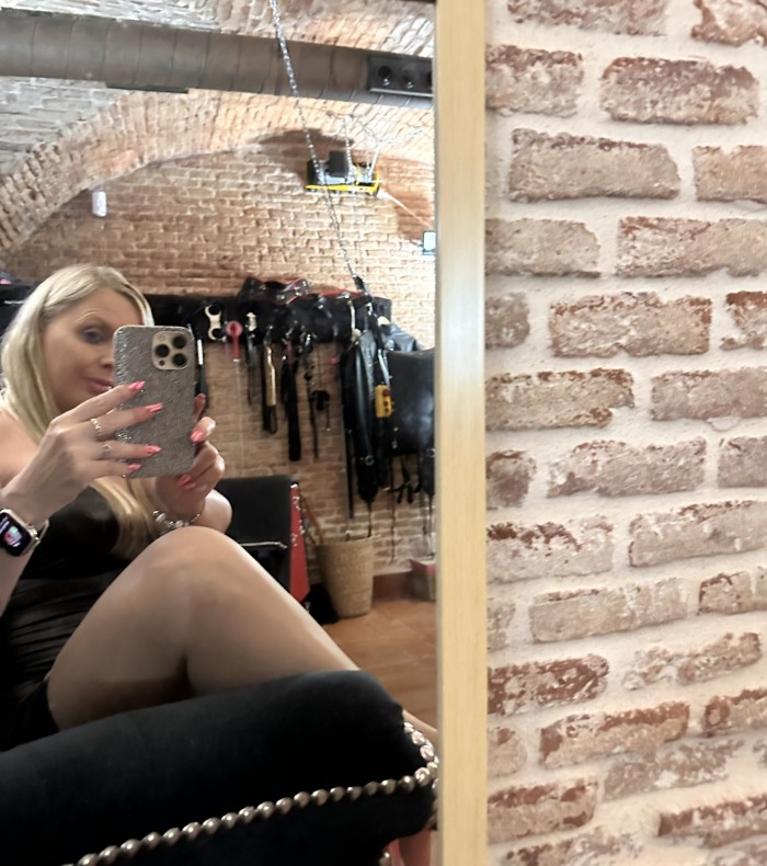 BDSM PRESENCIAL Y ONLINE CON MISTRESS ESPAÑOLA