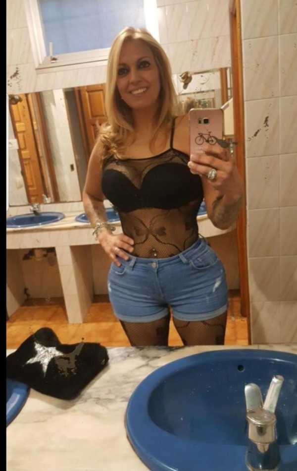 Chica brasileña cachonda super fogosa ardiente