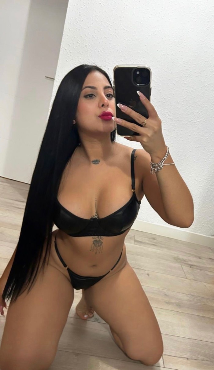 INCREIBLE LATINA MUY SEXY Y ATRACTIVA