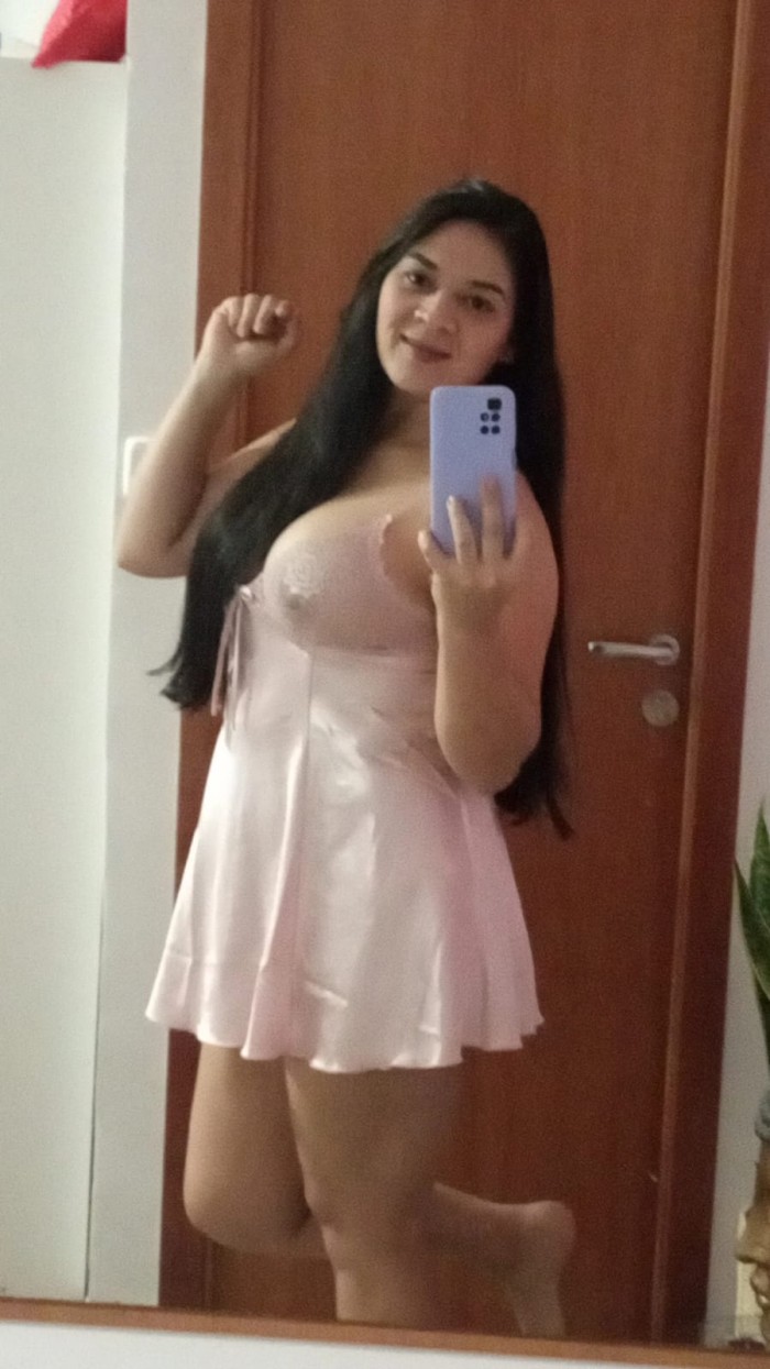 Sexy jovencita complaciente (vía Julia)