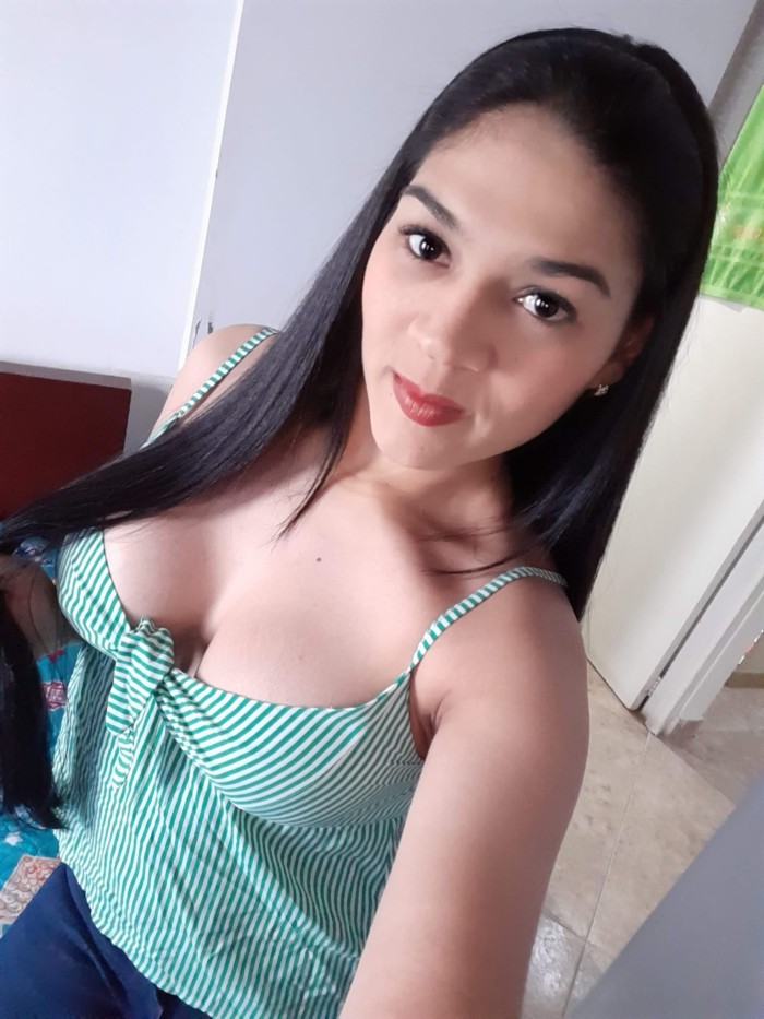 Sexy jovencita complaciente (vía Julia)