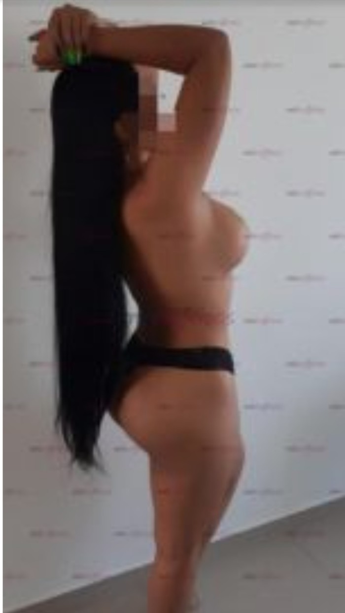 CHICA MORENA LATINA SERVICIOS ESPECIALES FETICHES