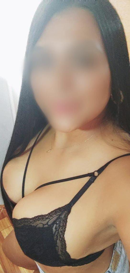 NIKOL UNA DAMA CALIENTITA  EN MATARO 24 HORAS