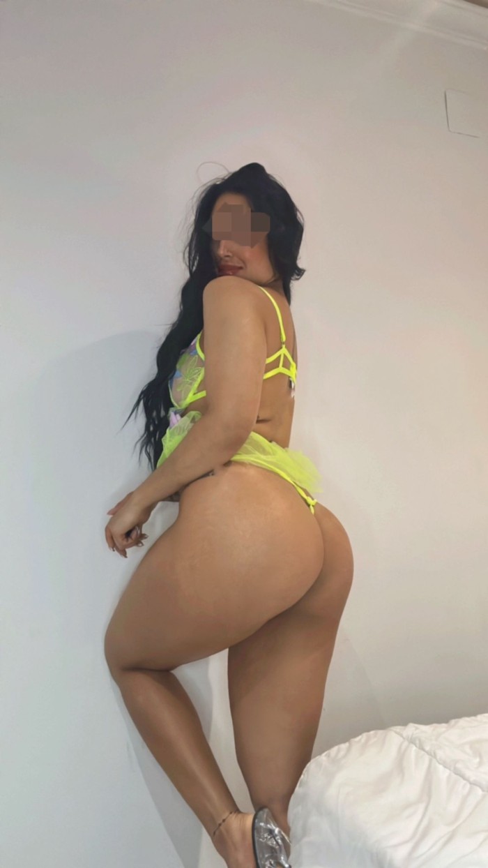 ARDIENTE Y SEXY LATINA SÓLO SALIDAS