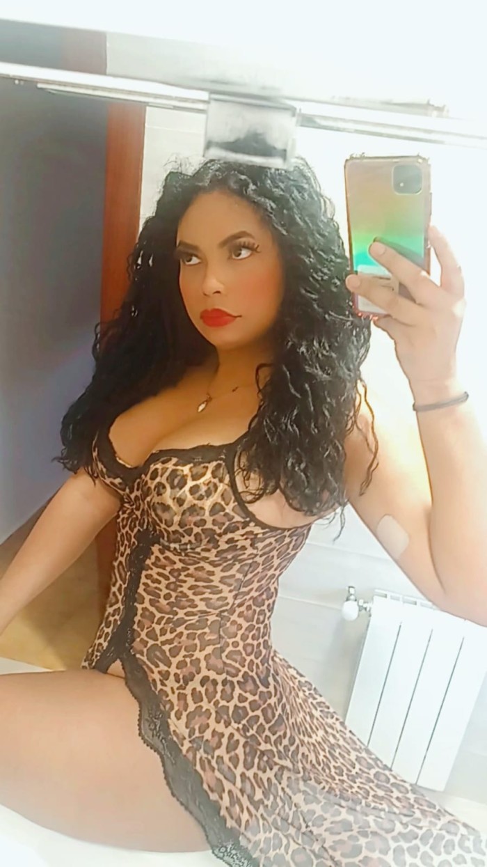 PRECIOSA COLOMBIANA FEMENINA DELICIOSA TENTACIÓN