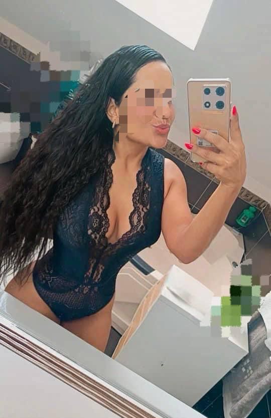 Por Navidad en Bilbao Chica Latina Guapa de Paso