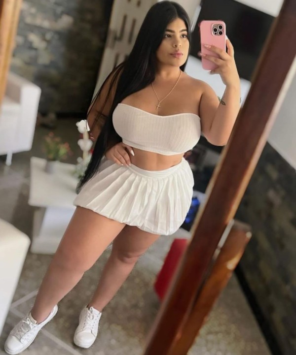 ESTEFANI MUÑECA COLOMBIANA ATENCIÓN 24 HORAS