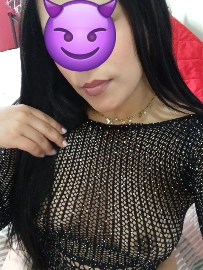 Jovencita encantadora y cachonda