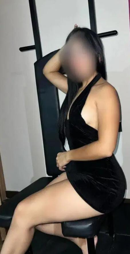 LATINA DE CURVAS PERFECTAS ADICTA AL SEXO FIESTERA