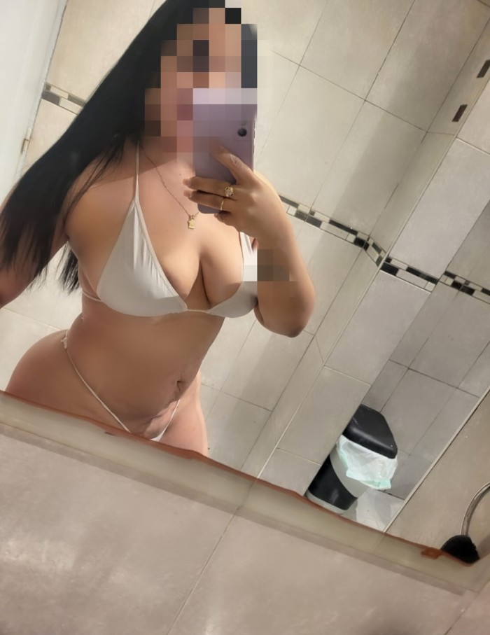 Latina cariñosa muy fiestera