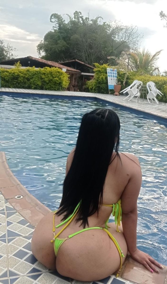 Latina cariñosa muy fiestera