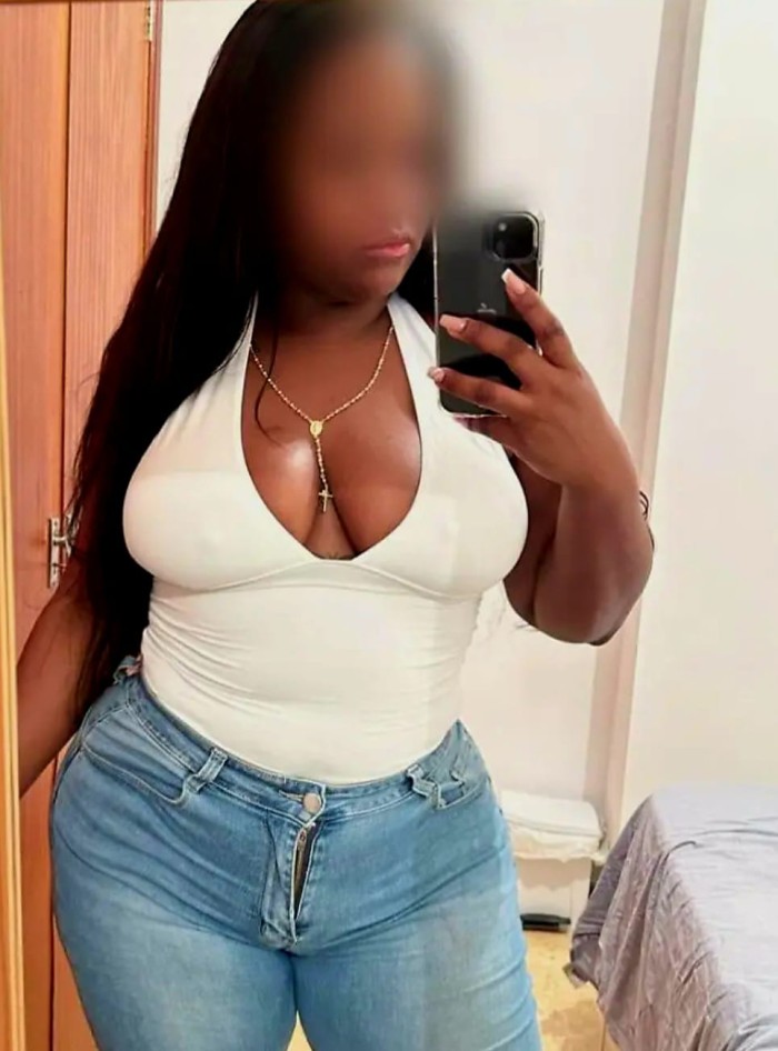 Sexy negrita bombón latino súper morbosa