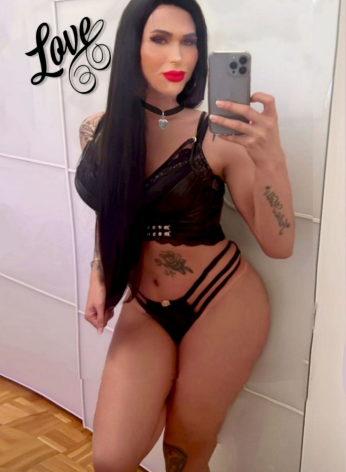 Tranny Claudia morenaza cuerpazo alta 1.80 EXOTICA