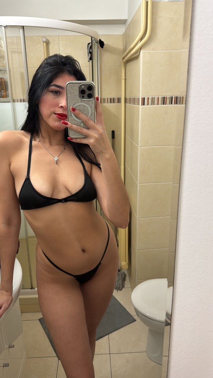 DELICIOSA VENEZOLANA, SEXI Y MUY COMPLACIENTE