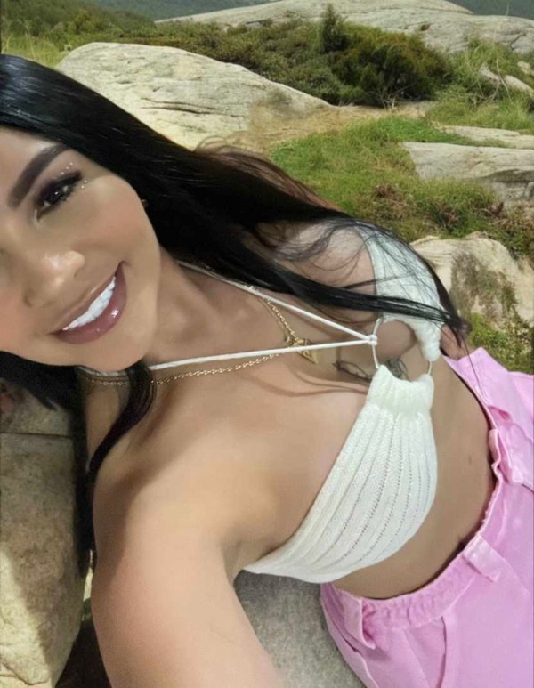 ENCANTADORA BOMBA DE SEXO FRANCES DE LUJO A TOPE