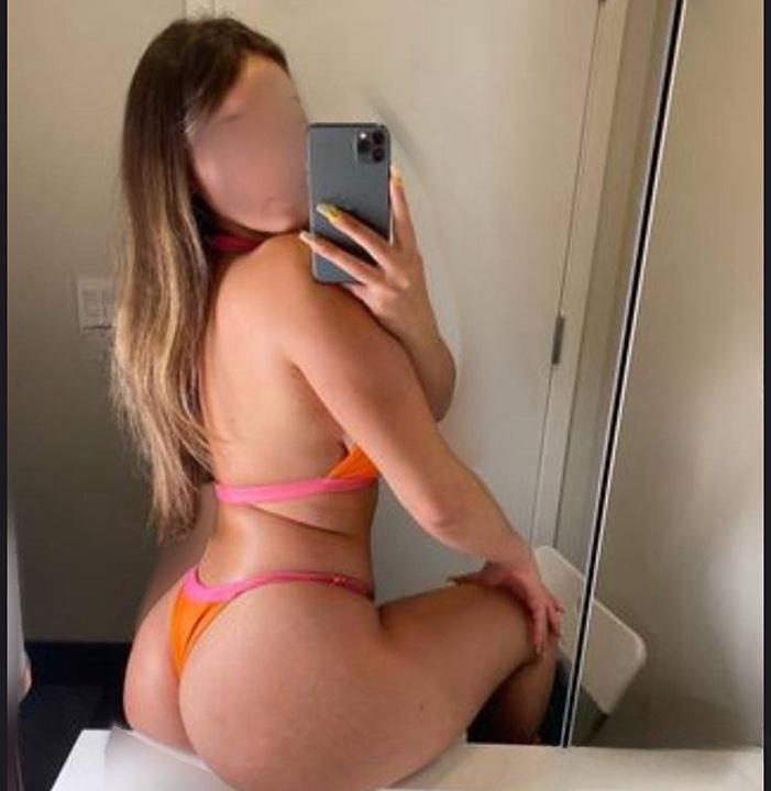 ENCANTADORA BOMBA DE SEXO COMPLACIENTE PARA TI