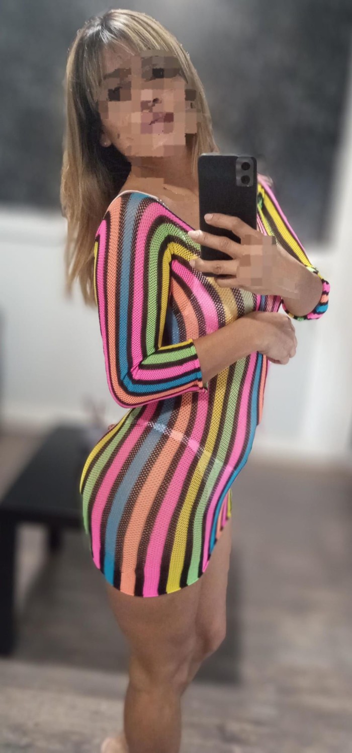 RUBIA DELGADA Y COMPLETA MUY CACHONDA