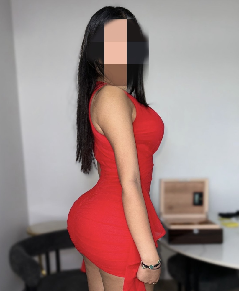 LATINA GUAPA SENSUAL TRATO DE NOVIOS