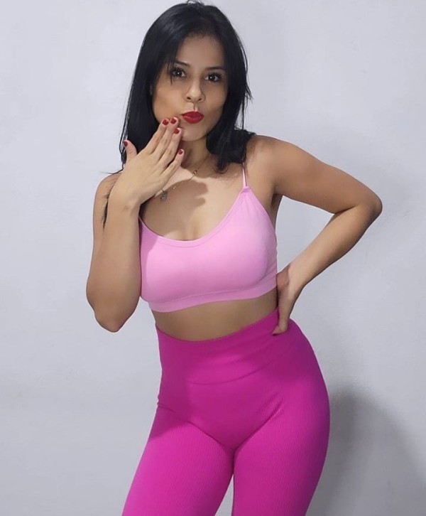 Chica maja paraguaya juguetona ardiente