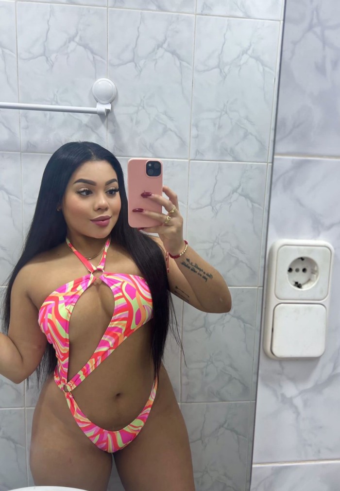 Chica colombiana muy cachonda solo salidas