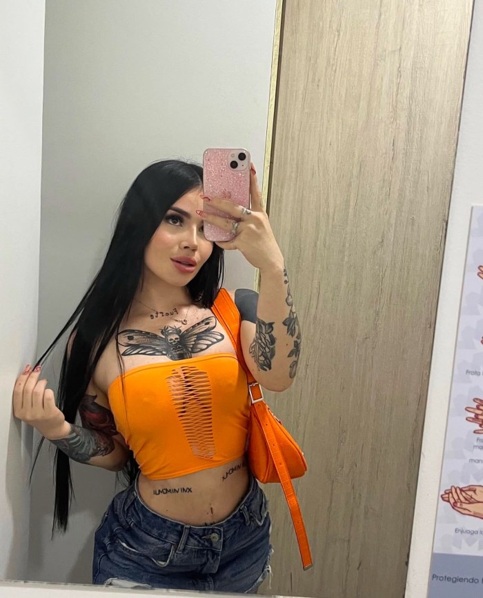 Jovencita muy simpatica y hermosa de paso