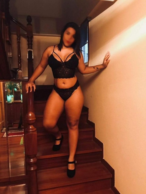 SARA, TU BRASILEÑA EXÓTICA Y SEDUCTORA