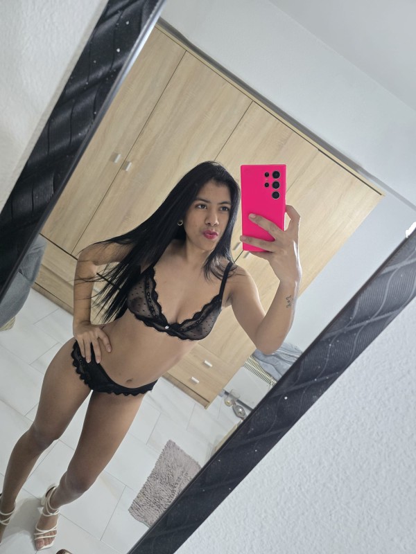 JOVENCITA CALIENTE Y MORBOSA LLAMAME!!