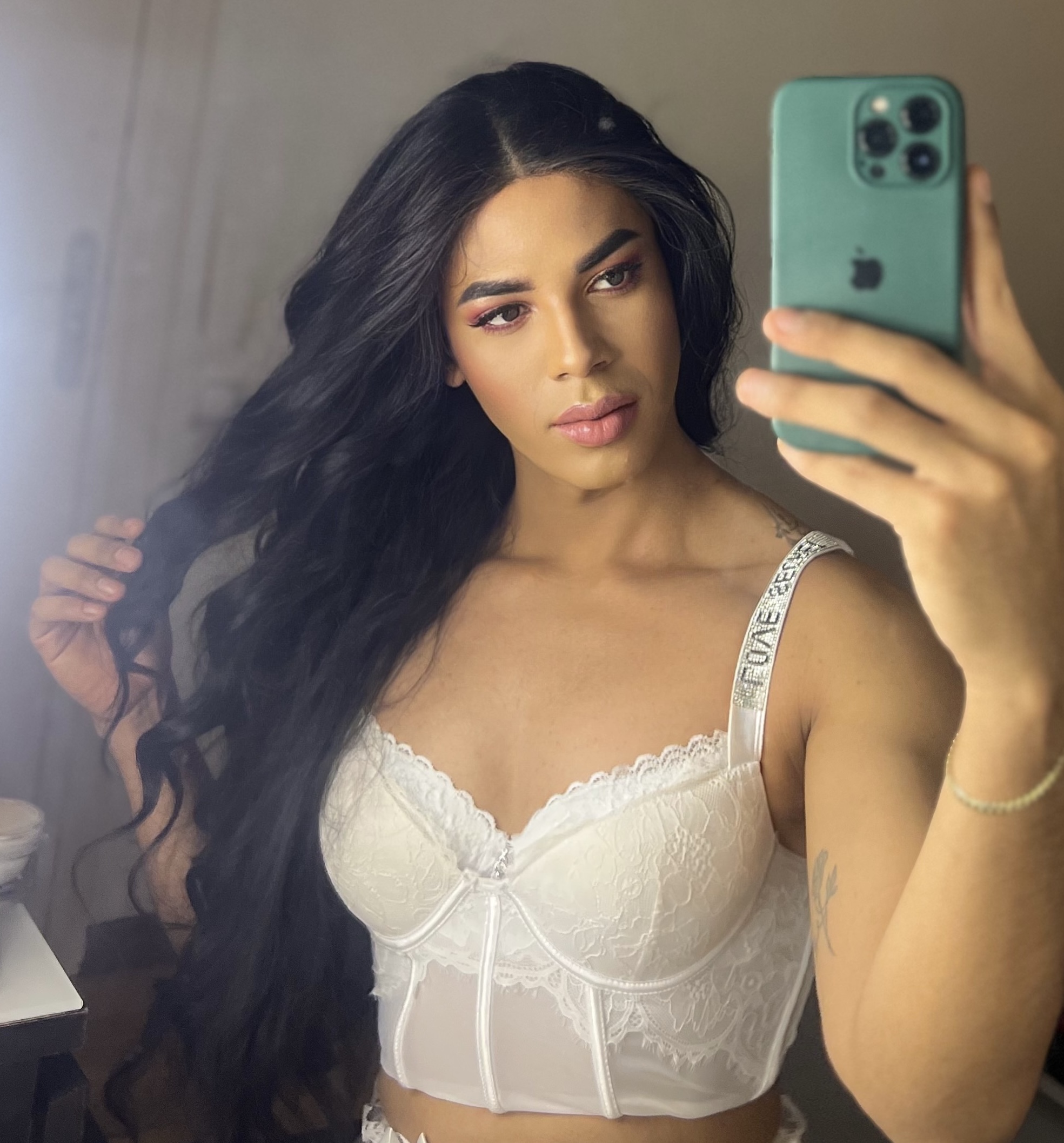 Trans sofia mulata colombiana