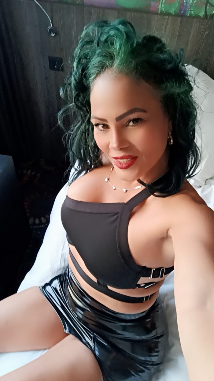 DIOSA COMPLACIENTE MULTIORGASMICA SEXO A FULL