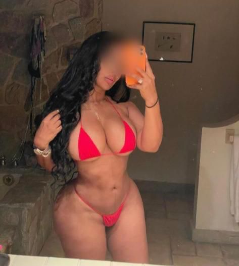 MORENA ATRACTIVA SENSUAL LLENA DE PLACER