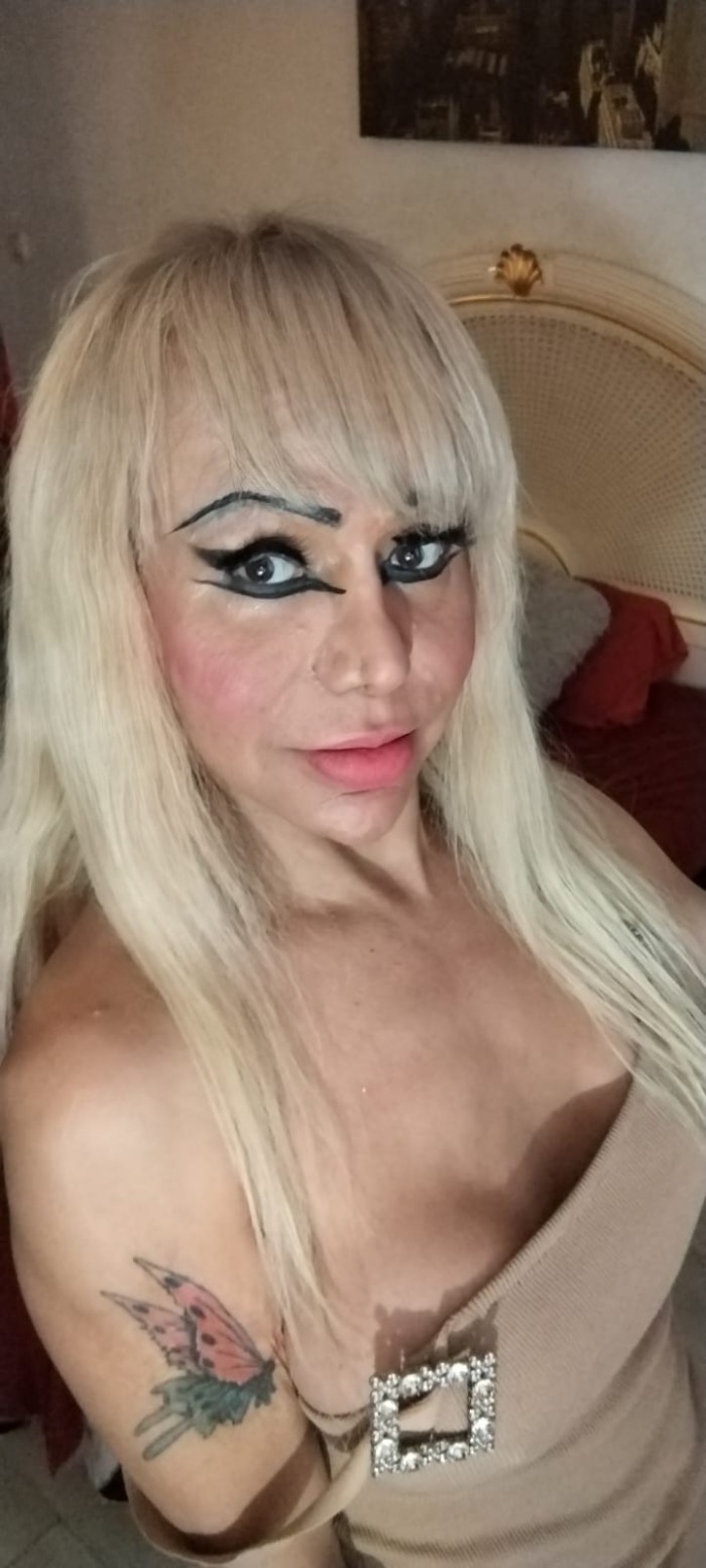 TRANS FEMENINA FOGOSA MUY LECHERA