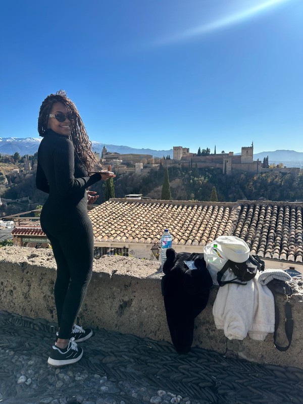 MELANIA BELLEZA MORENA  EN GRANADA