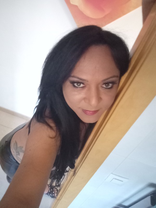 chica trans juguetona rica brasileña  independiente