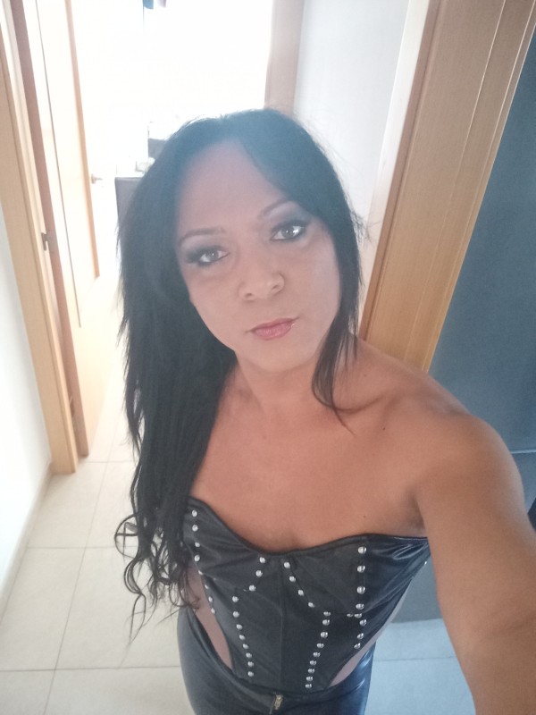 chica trans juguetona rica brasileña  independiente