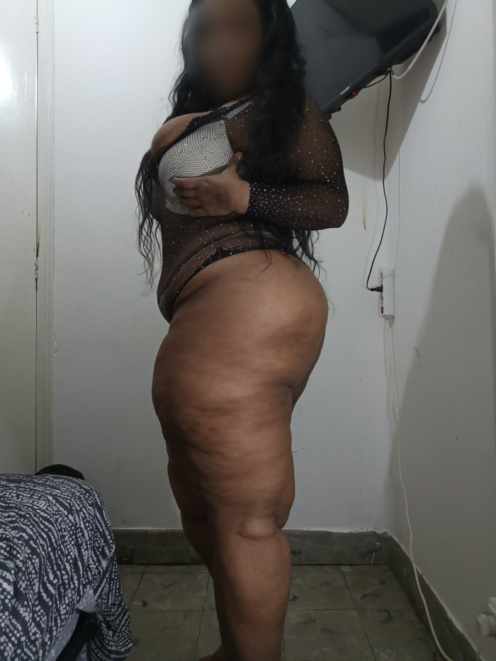 GORDITA TETONA ARDIENTE VELLUDITA FRANCÉS SIN