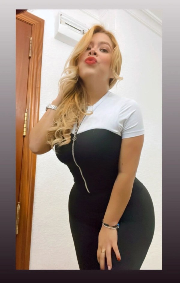 HERMOSA RUBIA SUPER PIVÓN SEXY ARDIENTE FOTOS REALES