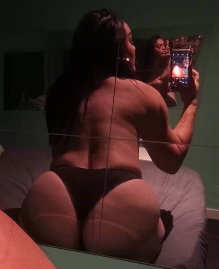 VENEZOLANA MORBOSA Y MUY CALIENTE PARA DISFRUTAR