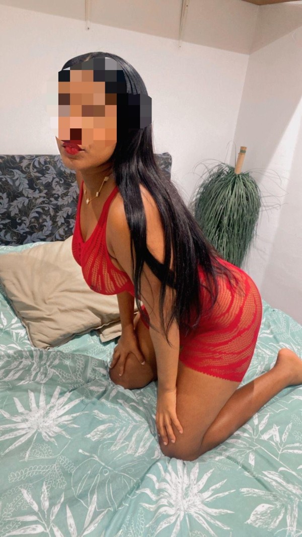 NOVEDAD BOMBONSITO UNA MULATITA MUY CALIENTE