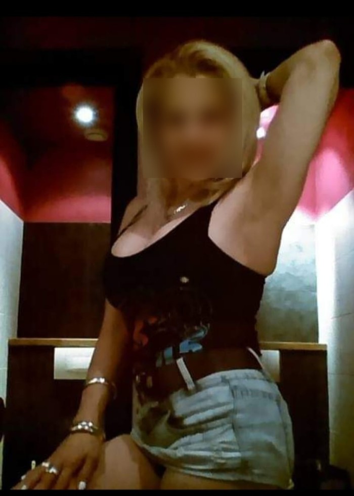 CACHONDA ESCORT COLOMBIANA