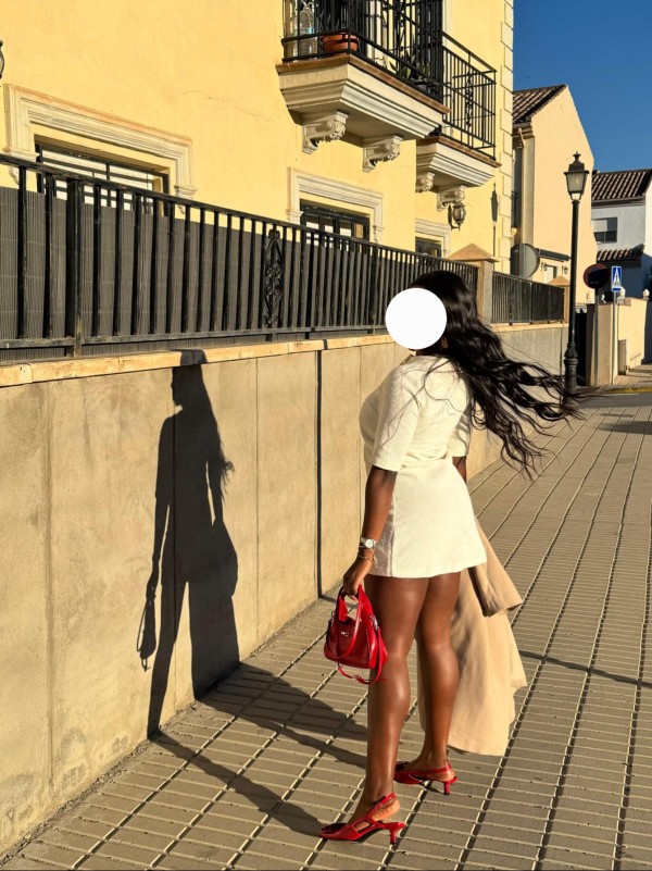 Negrita muy joven 18 años