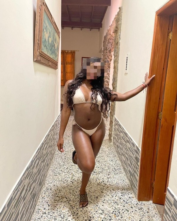 Negrita muy joven 18 años