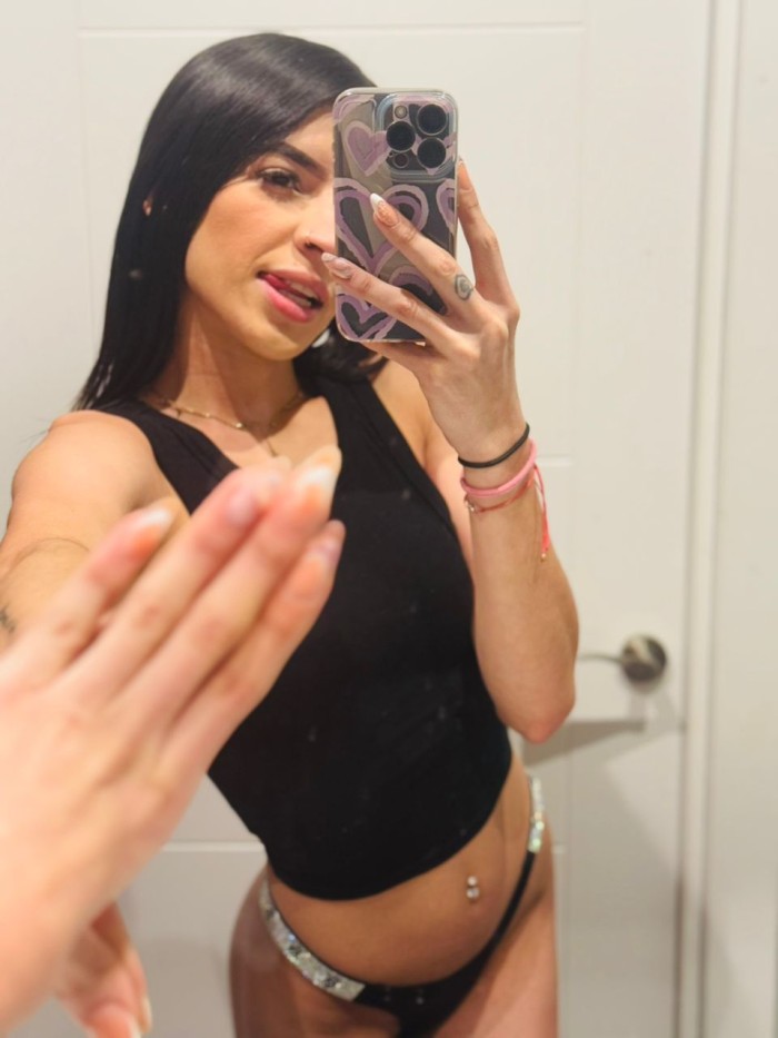 NUEVA AMIGUITA SENSUAL CALIENTE Y APRETADITA