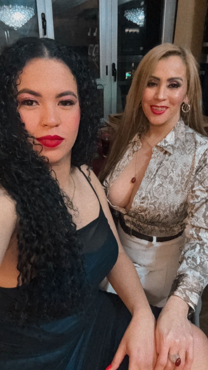 2 amigas para trios y masaje eroticas