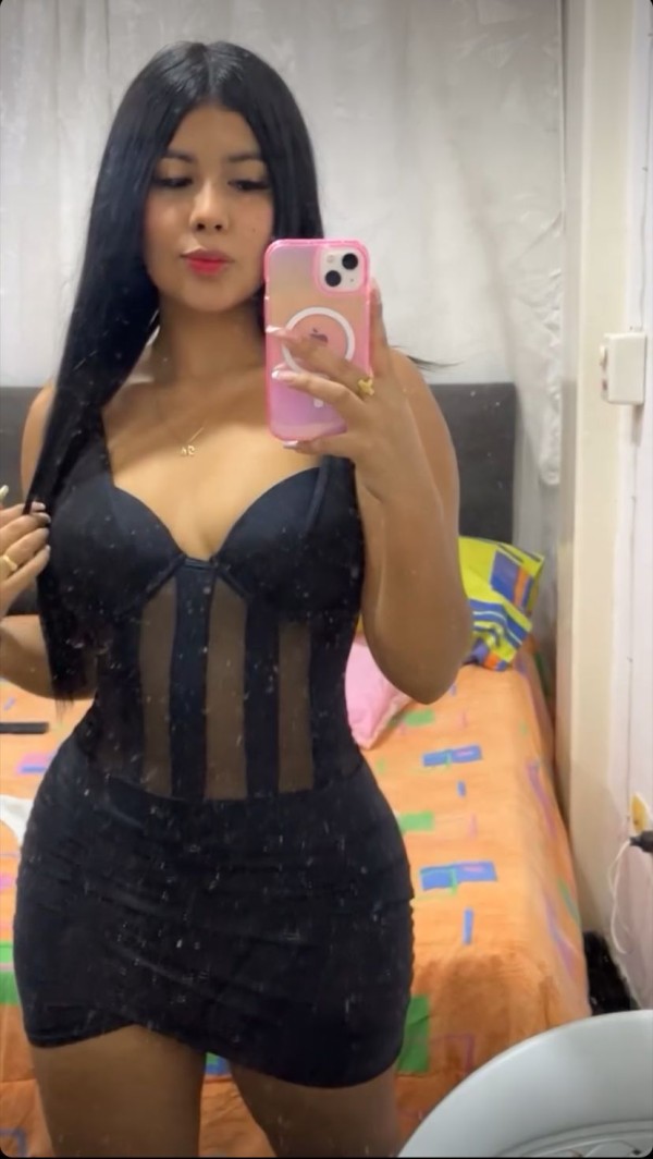 Colombiana ardiente fiestera salidas 24 hrs